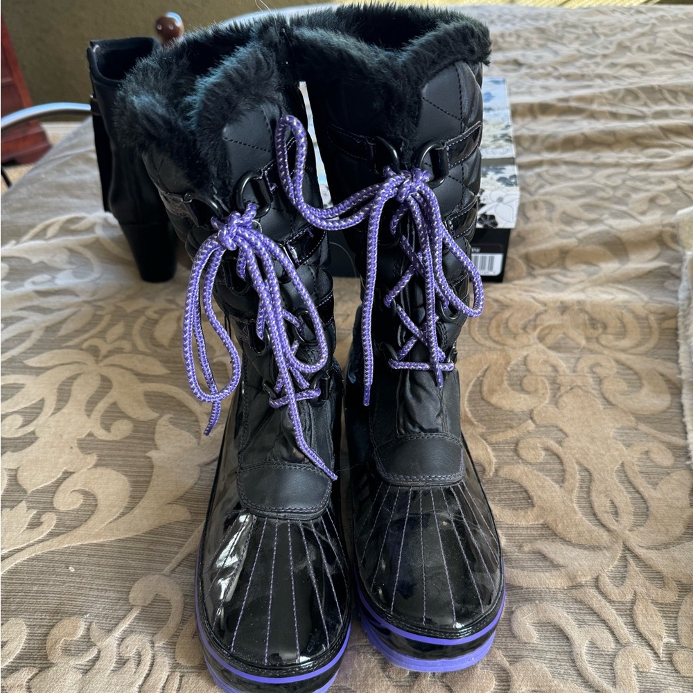 Size 6 Disney quilted snow boot